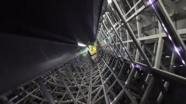 Kyoto İstasyonu 'nda gökyüzü yürüyüşü Çarpıcı Şehir manzarası sunuyor. 23 Kasım 2025