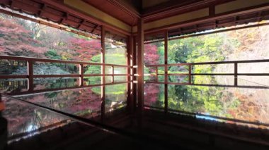 Tarihi Chikurin Tapınağında 27 Kasım 2025 tarihli sakin bahçe mirasını muhafaza eder.