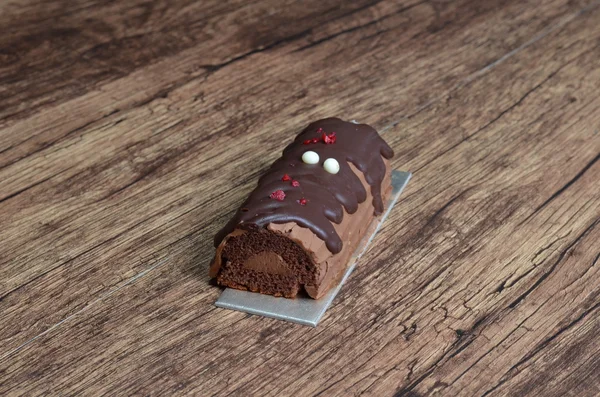 라즈베리 초콜릿 로그 케이크 — 스톡 사진
