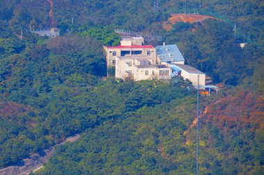 Hong Kong 'un tepesinde ev