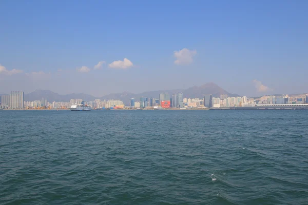 Hong Kong panoráma s přístav victoria a velká skupina tal — Stock fotografie