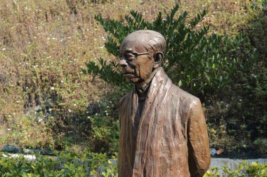 Jão Tsung heykeli-ben