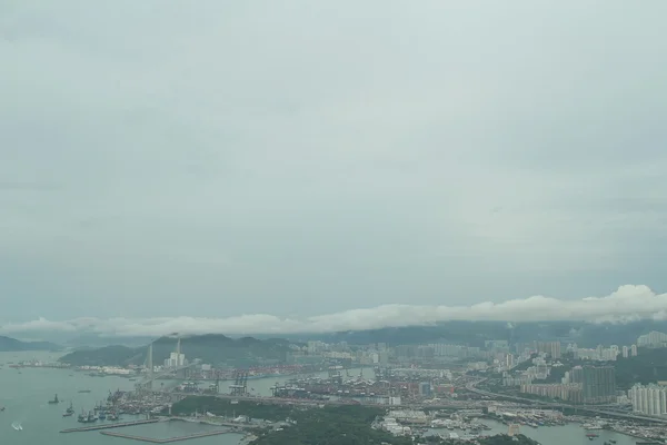 香港货柜码头和石匠大桥 — 图库照片