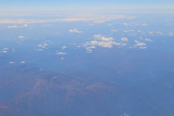A földet, a repülőgépen ablak kilátás — Stock Fotó