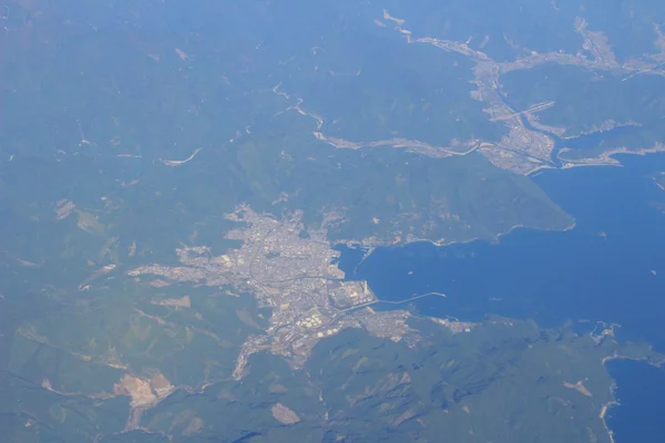 Vista del suelo desde la ventana del avión — Foto de Stock