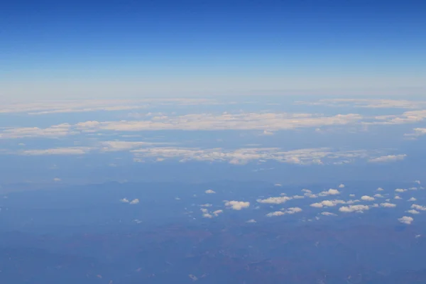 비행기 창에서 땅의 보기 — 스톡 사진
