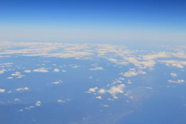 Widok na ziemi z okna samolotu — Zdjęcie stockowe