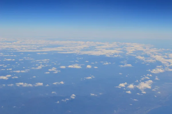 Vista do solo da janela do avião — Fotografia de Stock