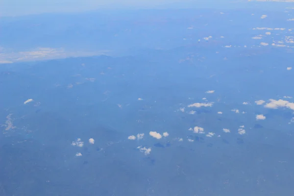 从飞机窗口，地面的视图 — 图库照片