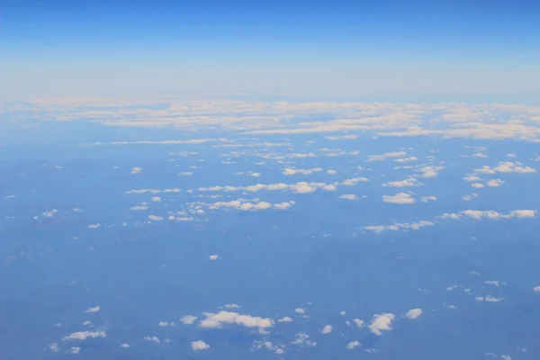 Widok na ziemi z okna samolotu — Zdjęcie stockowe