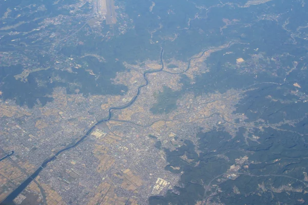 Vue du sol depuis la fenêtre de l'avion — Photo