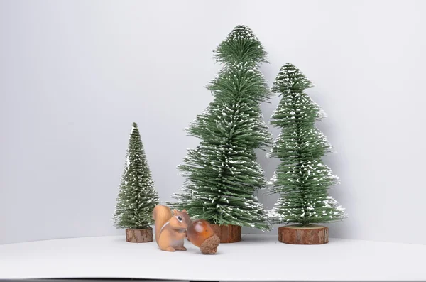 Weihnachtsbaum mit kleiner Figur — Stockfoto