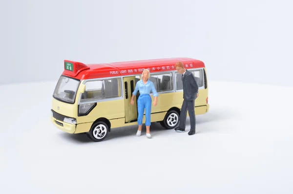 Speelgoed van minibus figuur met witte achtergrond — Stockfoto