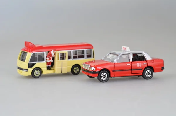 Papai Noel figura com minibus e táxi — Fotografia de Stock