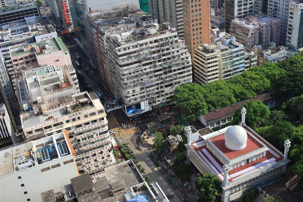 Edifício de estilo chinês e torre de mesquita em Kowloon — Fotografia de Stock