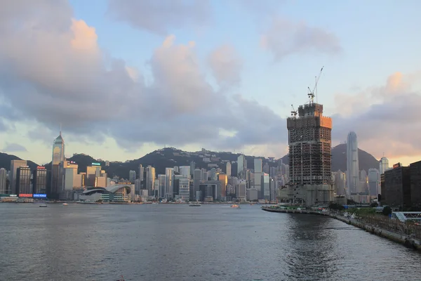 香港维多利亚港的天际线日落 — 图库照片