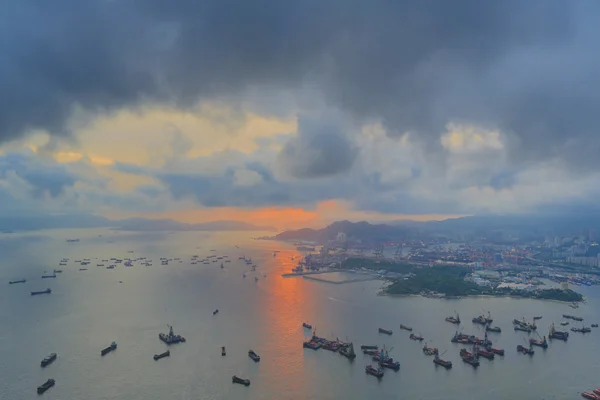 Kontejner terminálu a zábraně most v hong Kongu — Stock fotografie