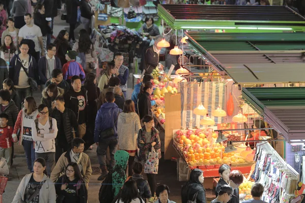 Zajęty ulicy rynku o Fa Yuen Street — Zdjęcie stockowe