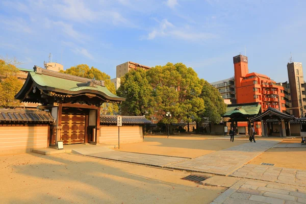 Храм Ситеннодзи в районе Теннодзи, Осака — стоковое фото