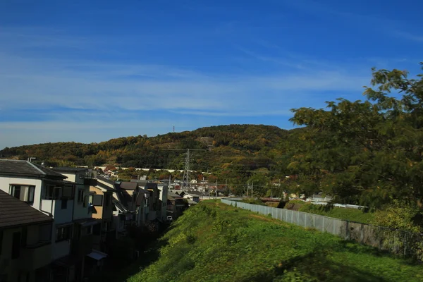 Vue hors du paysage urbain du train — Photo