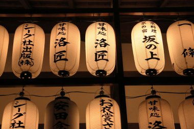 bir sürü japonese fenerler