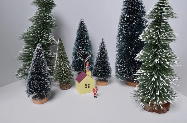 Décoration de Noël et neige sur bois — Photo
