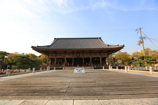 Храм Ситеннодзи в районе Теннодзи, Осака — стоковое фото