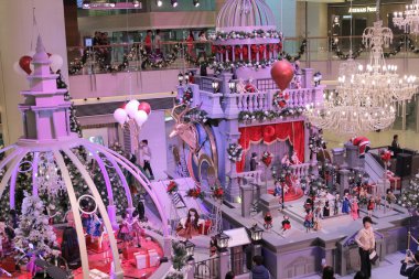 2015 yılında, sokaklarda Noel süsleri