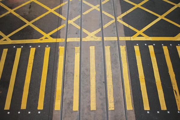 Cruce peatonal húmedo en un día lluvioso — Foto de Stock