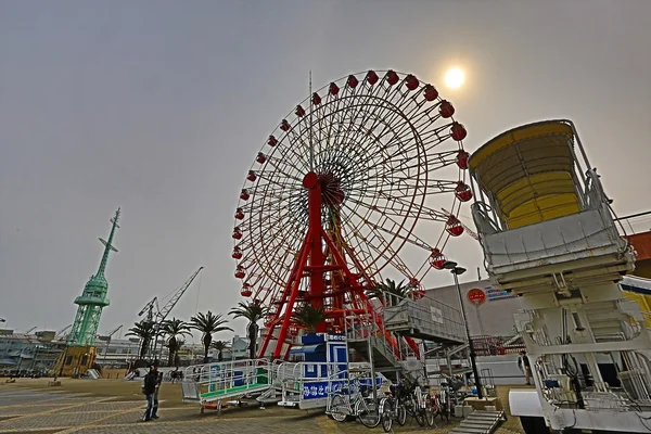 Famoso punto de referencia en el puerto de Kobe, la ciudad de Kobe, Japón, Kobe Ferris Whee —  Fotos de Stock