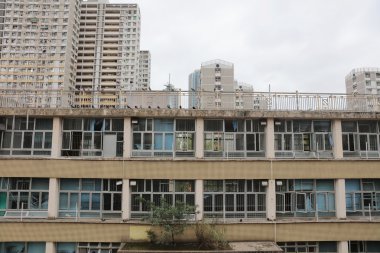 Eski yıkık scholl Tung Tau Estate