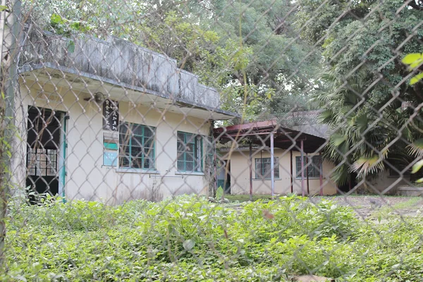 Pequeña escuela en pueblo remoto, Fanling Lau — Foto de Stock