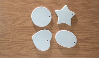 ahşap arka plan ile bir Noel süs