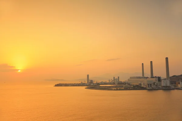 Uhelných elektrárny na ostrově Lamma v Hong Kongu — Stock fotografie