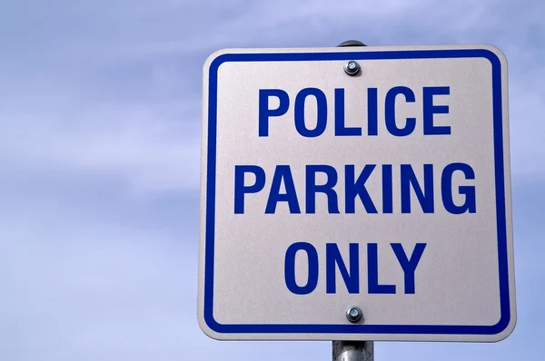 Polícia estacionamento apenas sinal — Fotografia de Stock