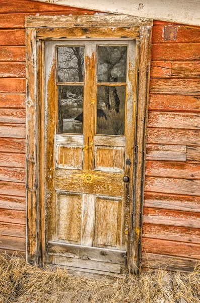风化木材和玻璃门 — 图库照片