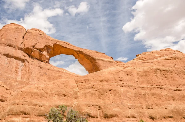 Горизонтальна арка на арках національний парк — стокове фото