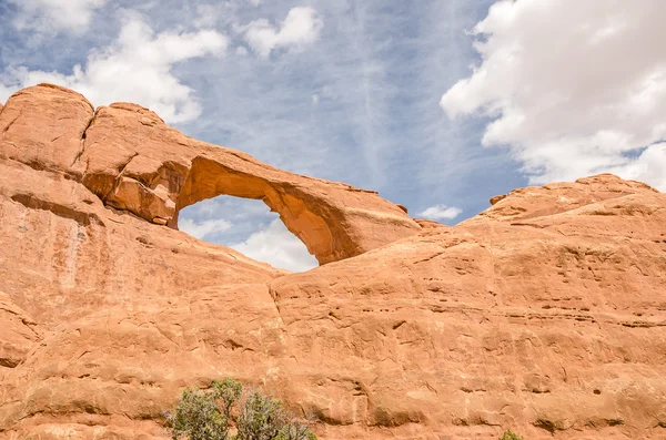 Arches nationaal park skyline arch — Stockfoto