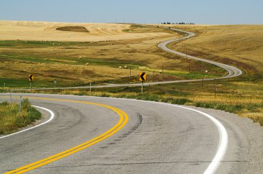 Kırsal Montana'da dolambaçlı yol