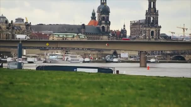 Histoirical center i Dresden gamla stan. — Stockvideo