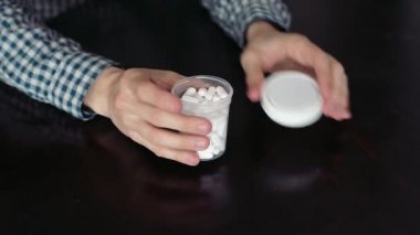 Tubc ve hap verir adam açar