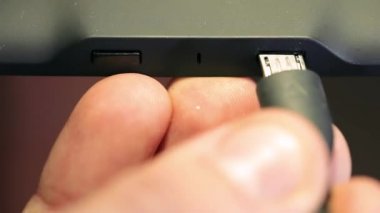 Tel Mini Usb bağlantı noktasına bağlayın