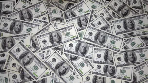 Sto dolarové bankovky spadají vzduchem — Stock video