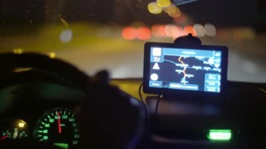 Sürüş sırasında arabada Yeşil perde telefon