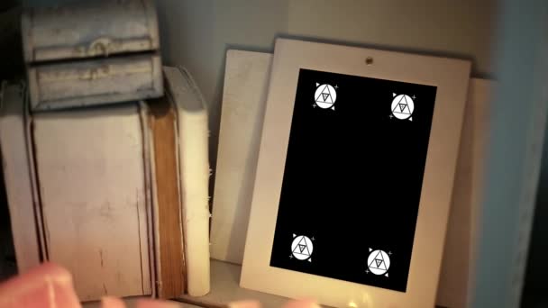 Mockup Video Displays kader voor Phototography zijn op de plank — Stockvideo