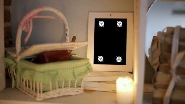 Mockup Video Displays kader voor Phototography zijn op de plank — Stockvideo