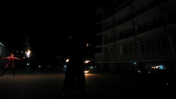 Frumos spectacol de incendiu noaptea — Videoclip de stoc
