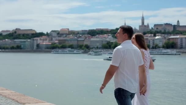 Man and a Woman Walk Along the Waterfront — Stock Video