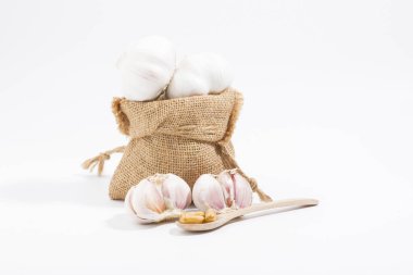 Sarımsak antiviral soğuk algınlığı ve grip ilacıdır. Baharatlı baharat ve sarımsak karışımı. 