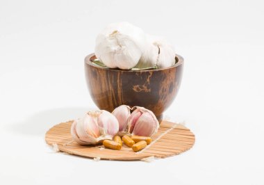 Sarımsak antiviral soğuk algınlığı ve grip ilacıdır. Baharatlı baharat ve sarımsak karışımı. 